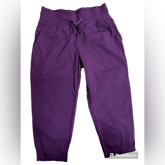 Lululemon Dance Studio Crop size 4 - Picture 1 of 3